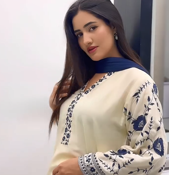 3pc Embroidered Lawn Suit with Poly Dupatta Ragini.pk