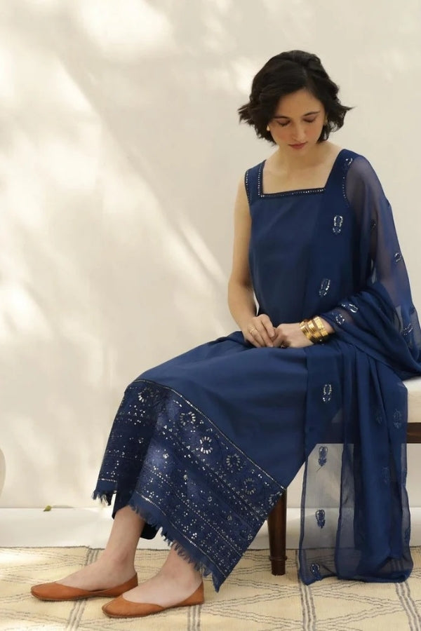 Embroidered Navy Blue 3-Piece Lawn Suit with Chiffon Dupatta – Traditional Pakistani Festive Wear for Women