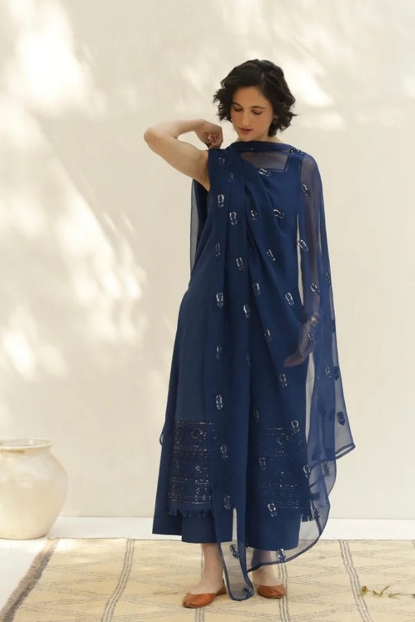 Embroidered Navy Blue 3-Piece Lawn Suit with Chiffon Dupatta – Traditional Pakistani Festive Wear for Women
