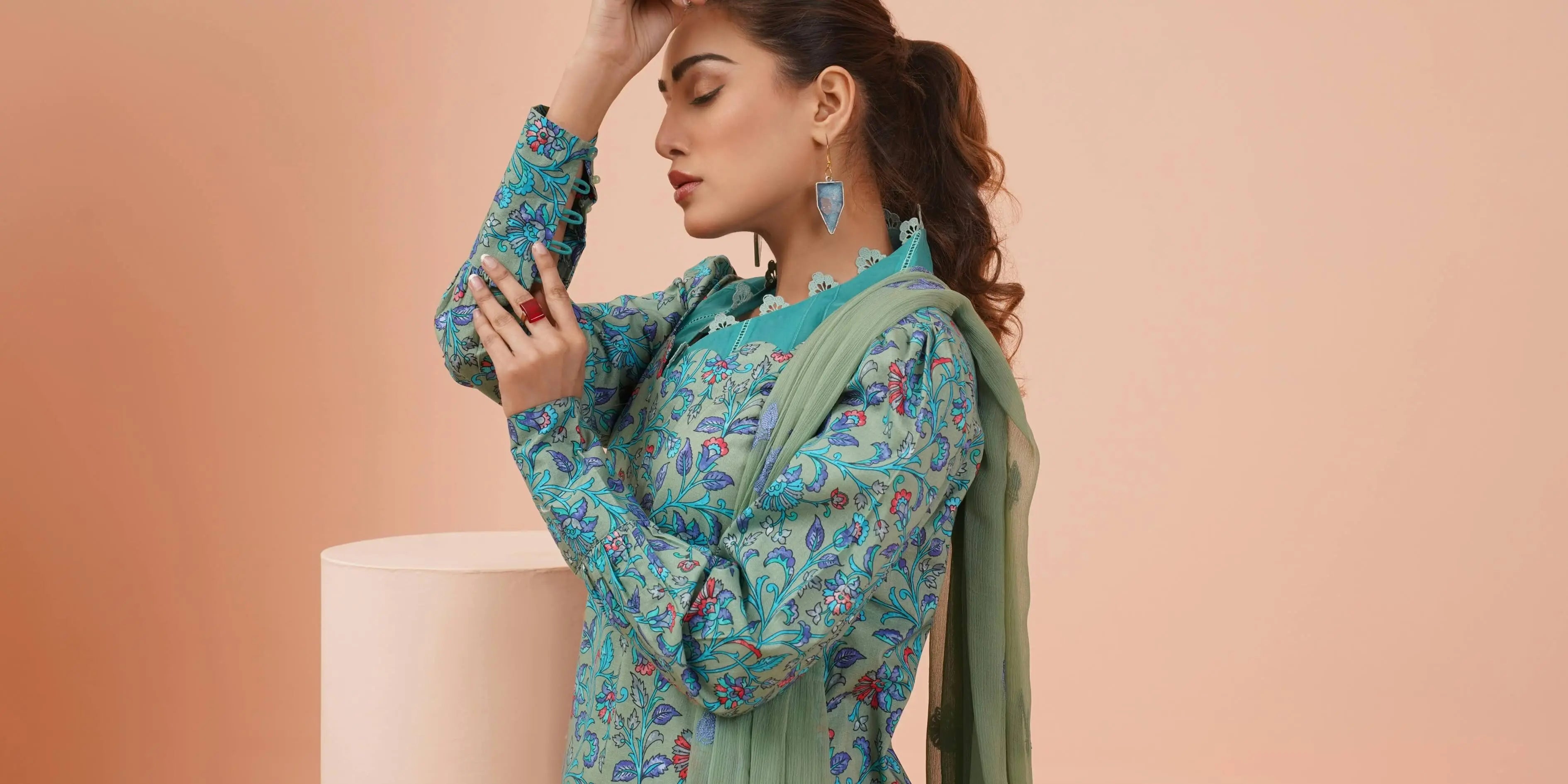 Saadgi Luxe – Pure. Chic. Timeless.