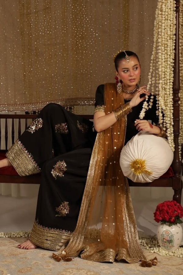 Shab-e-Zar – Black embroidered Bamber Silk outfit with badla and tilla work, paired with farshi shalwar and net mukesh dupatta