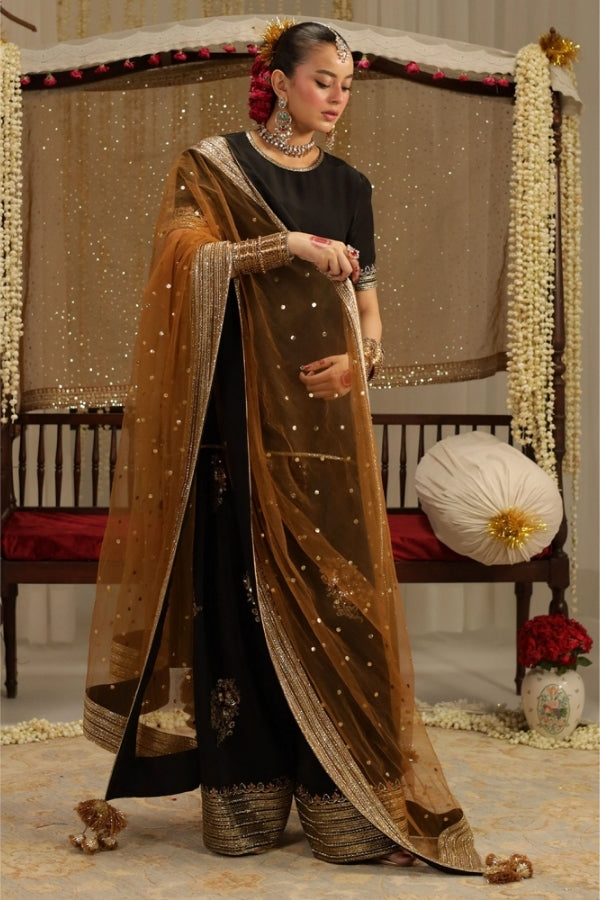 Shab-e-Zar – Black embroidered Bamber Silk outfit with badla and tilla work, paired with farshi shalwar and net mukesh dupatta