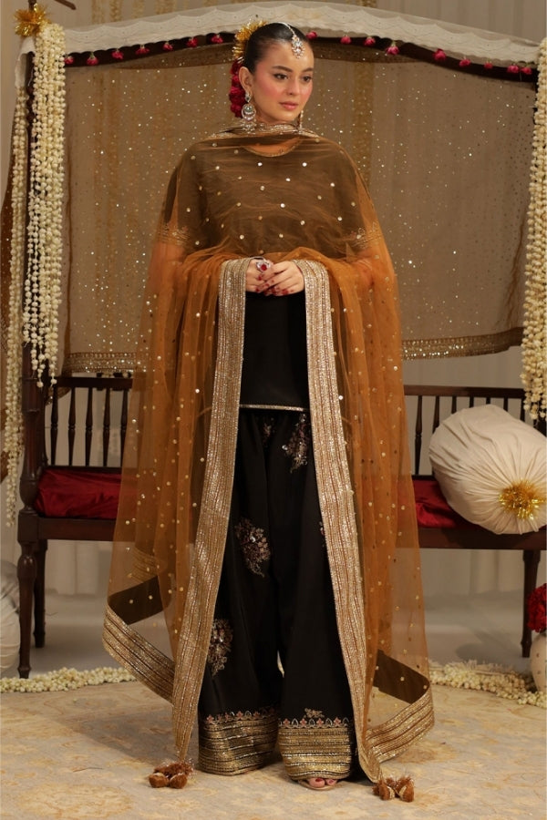 Shab-e-Zar – Black embroidered Bamber Silk outfit with badla and tilla work, paired with farshi shalwar and net mukesh dupatta